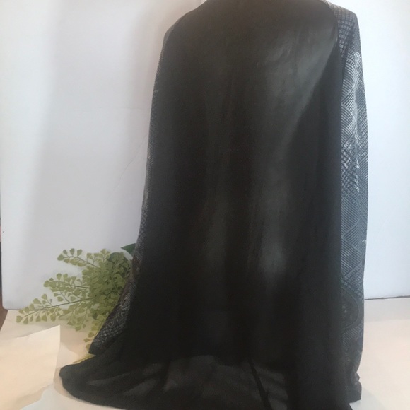 “UNIQUE MULTI FABRIC” Grey and abstract coloured patterns long sleeved sweater. - Picture 9 of 13